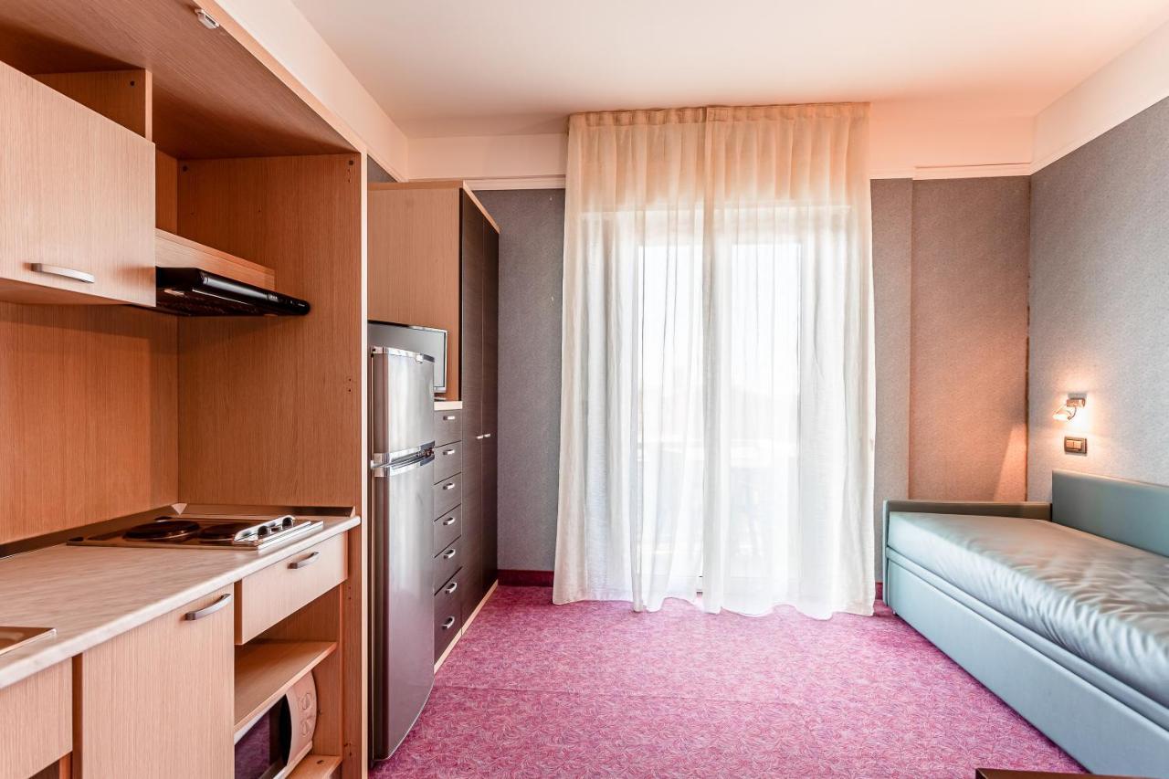 Residence & Suites Белларія-Іджеа-Марина Екстер'єр фото
